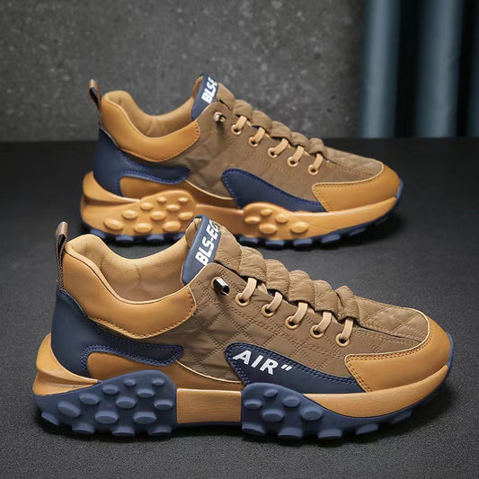 Low-top running shoes